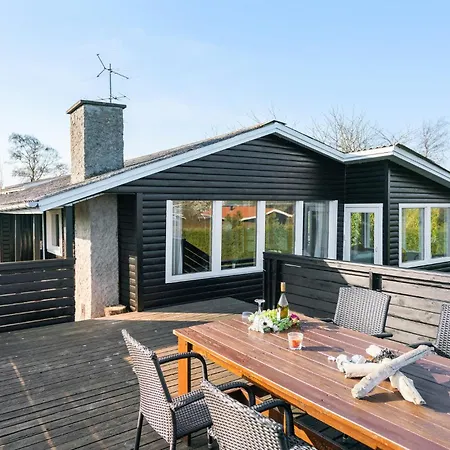 3 Bedroom Pet Friendly In *