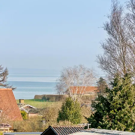 3 Bedroom Pet Friendly In *