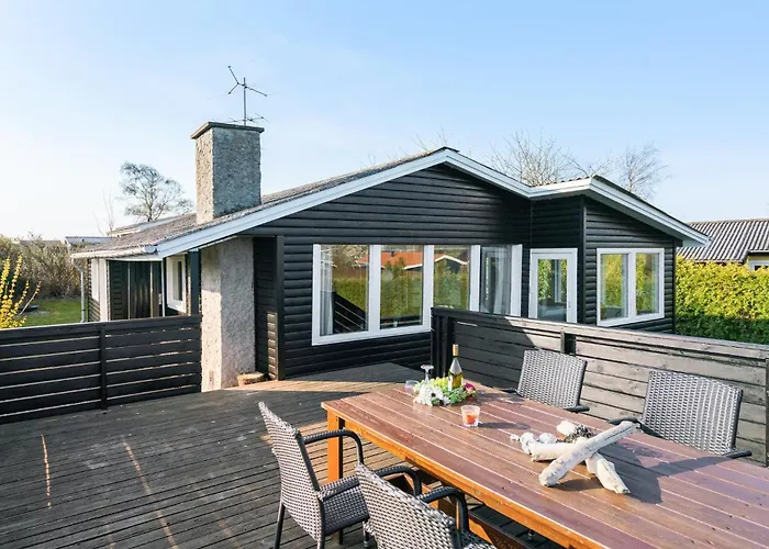 3 Bedroom Pet Friendly In *